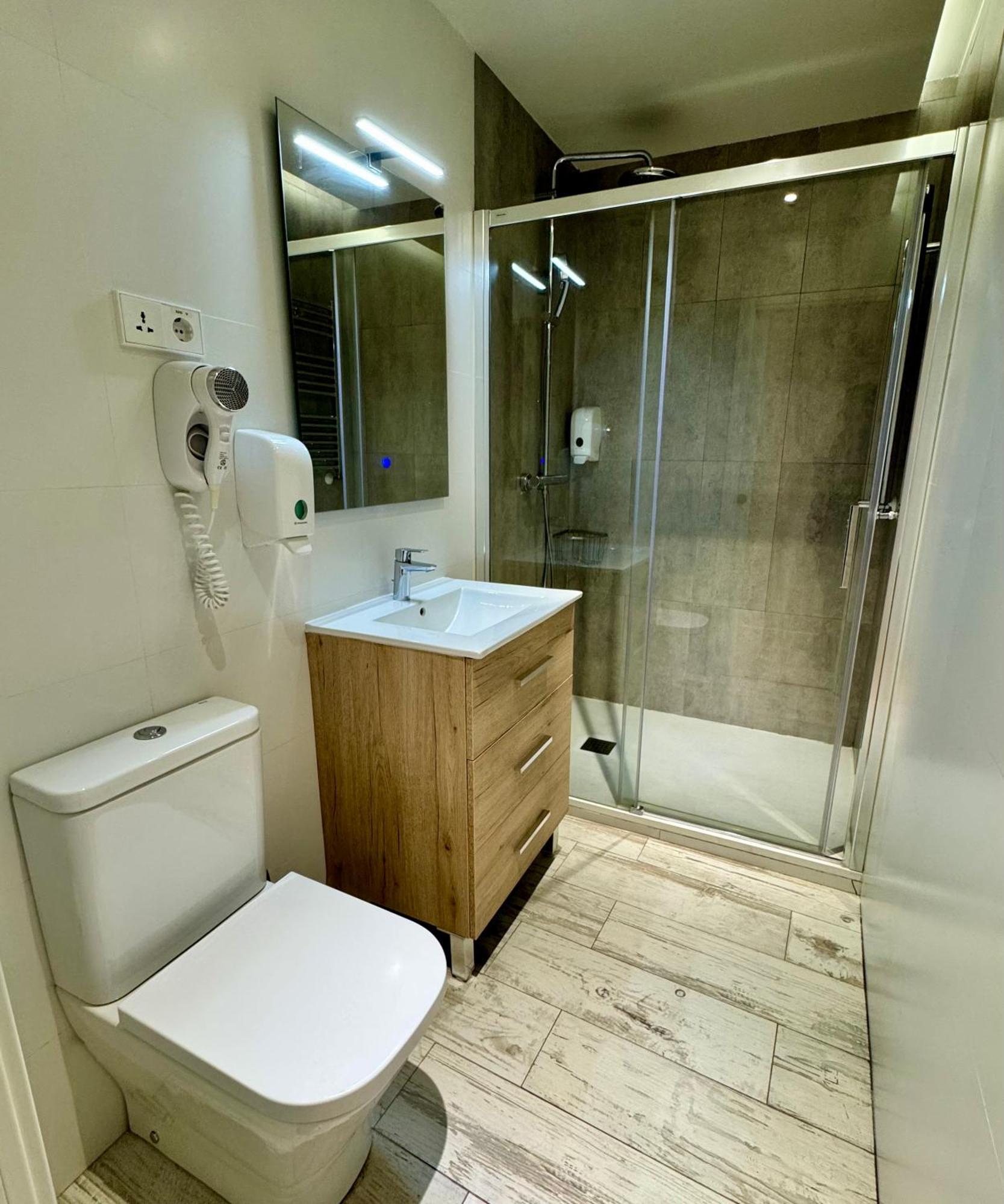 Apartamentos Apolo Madrid Kültér fotó