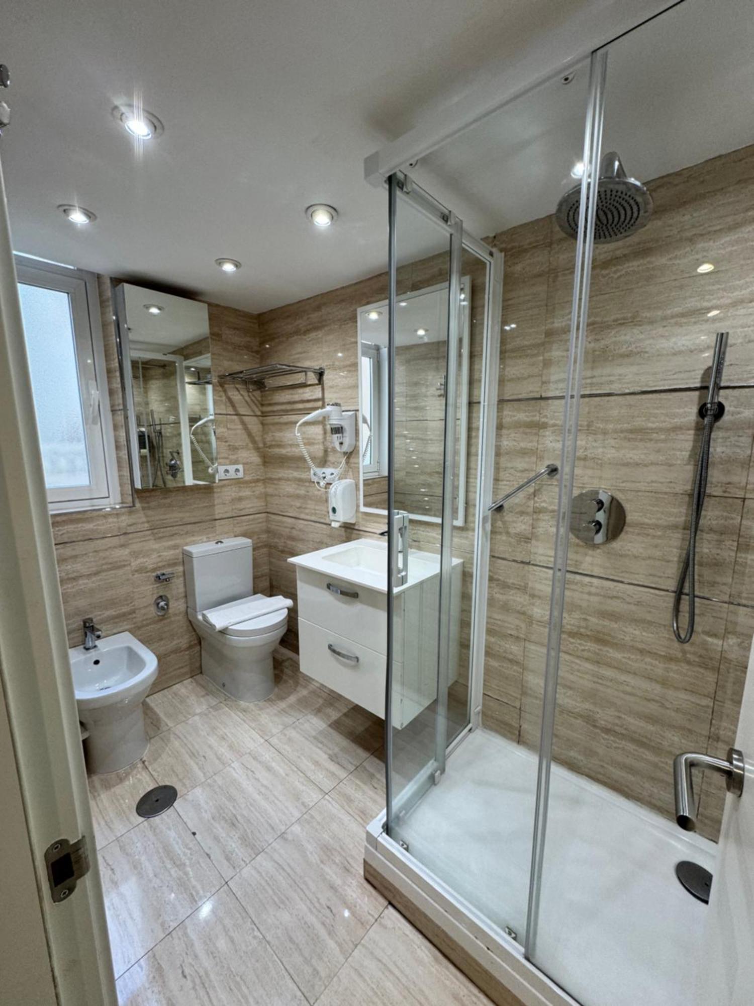 Apartamentos Apolo Madrid Kültér fotó