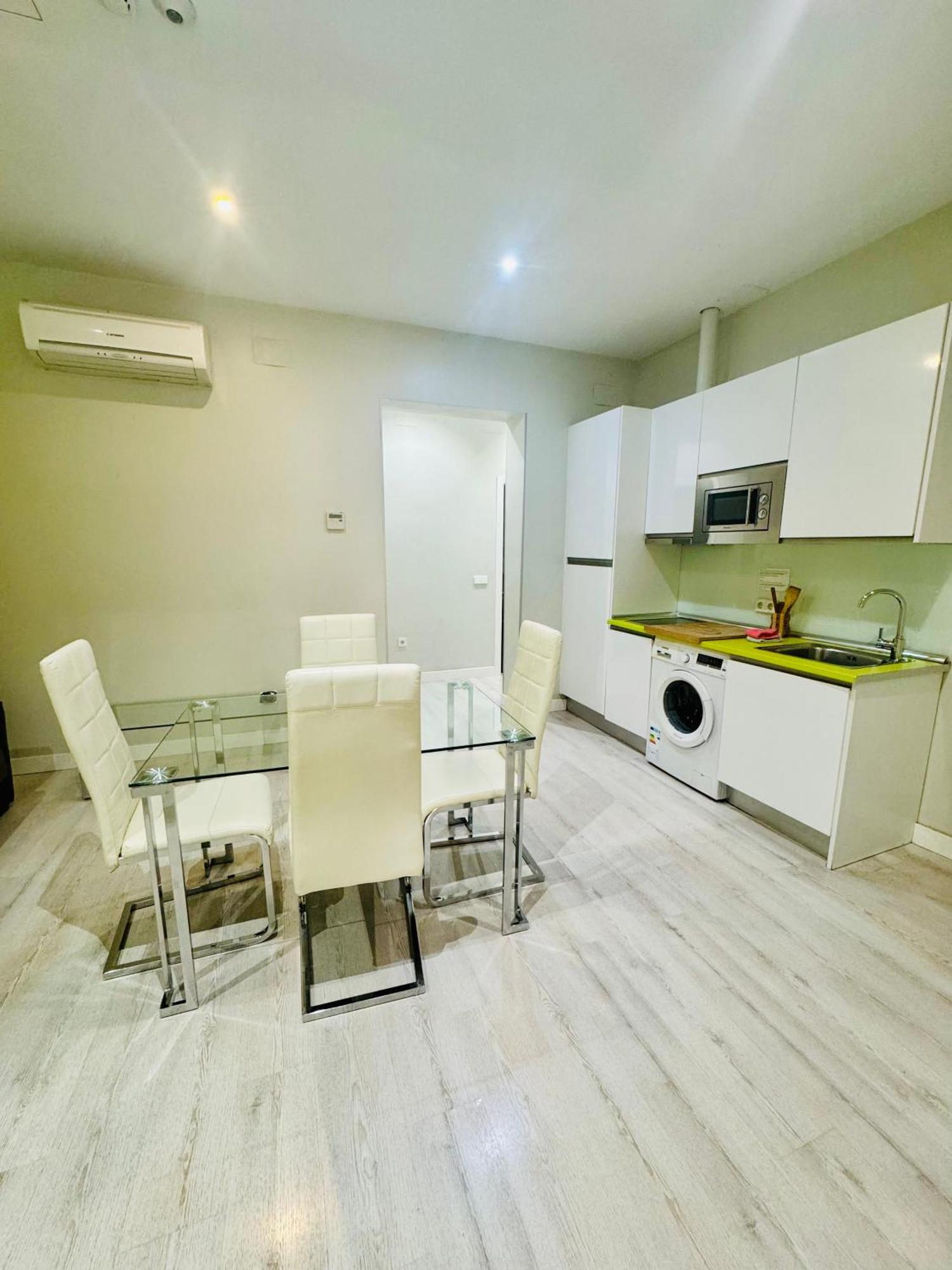 Apartamentos Apolo Madrid Kültér fotó