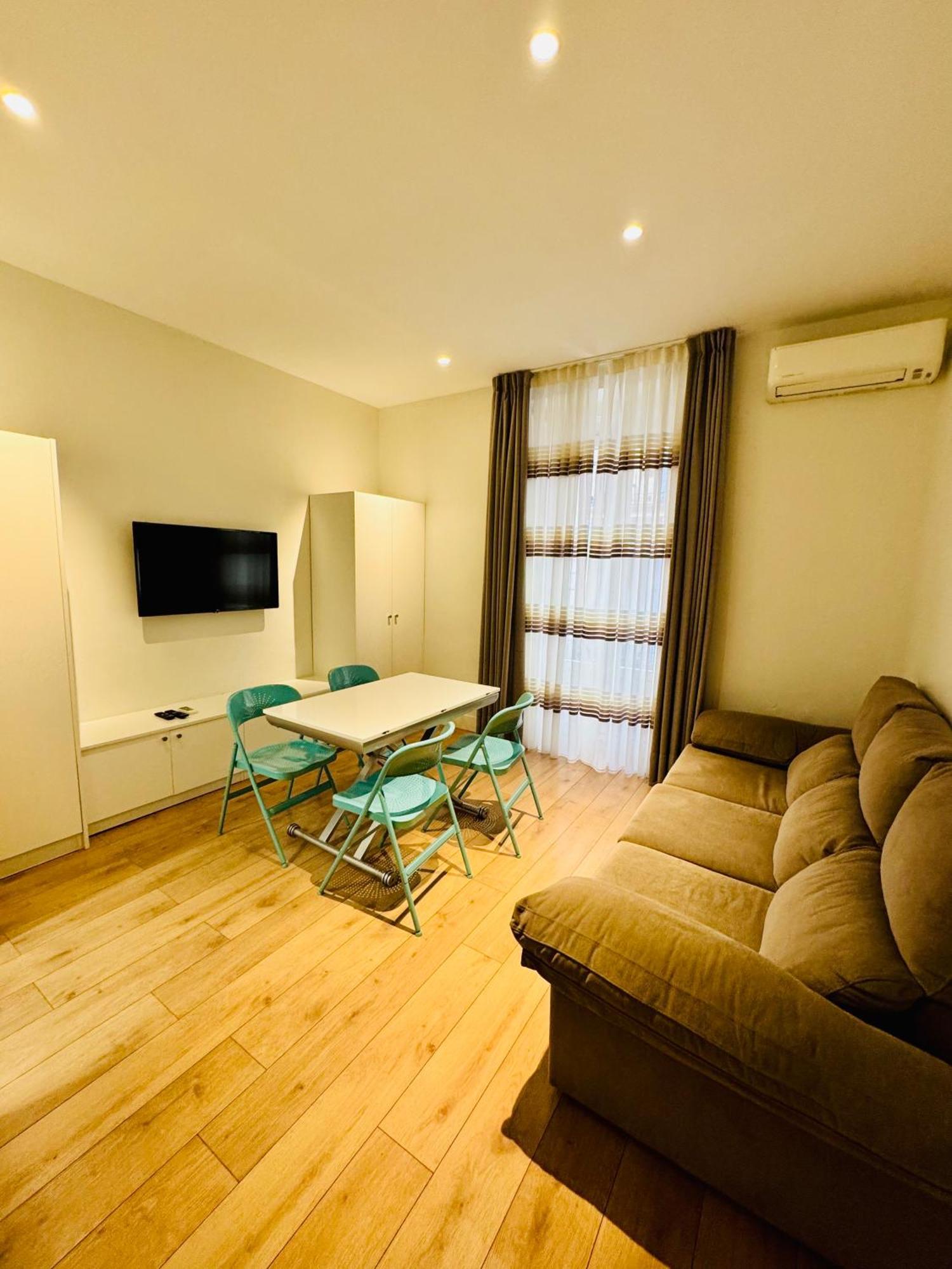Apartamentos Apolo Madrid Kültér fotó